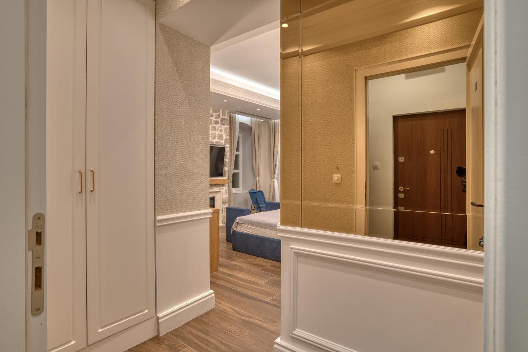Hive Luxury Suites By Mn Property 코토르 외부 사진