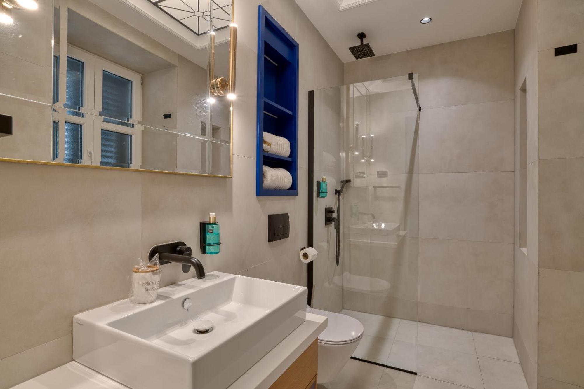 Hive Luxury Suites By Mn Property 코토르 외부 사진