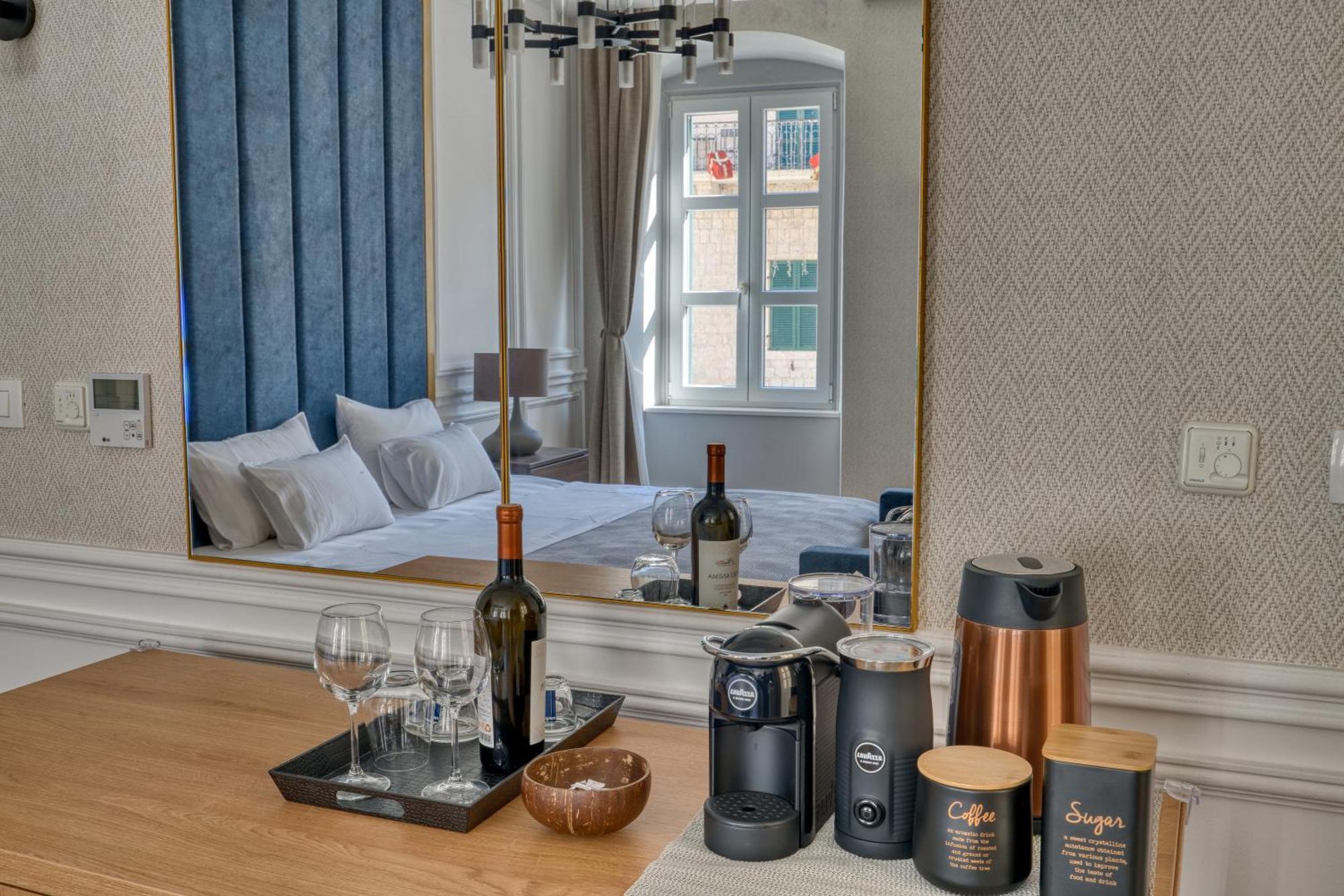 Hive Luxury Suites By Mn Property 코토르 외부 사진