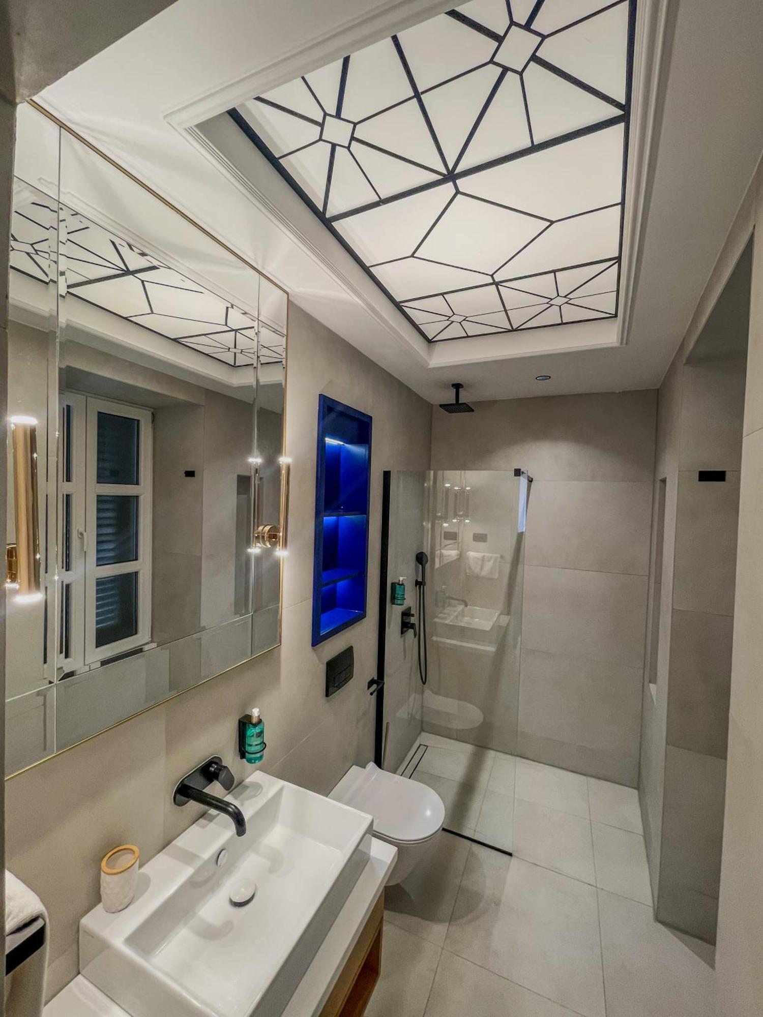 Hive Luxury Suites By Mn Property 코토르 외부 사진