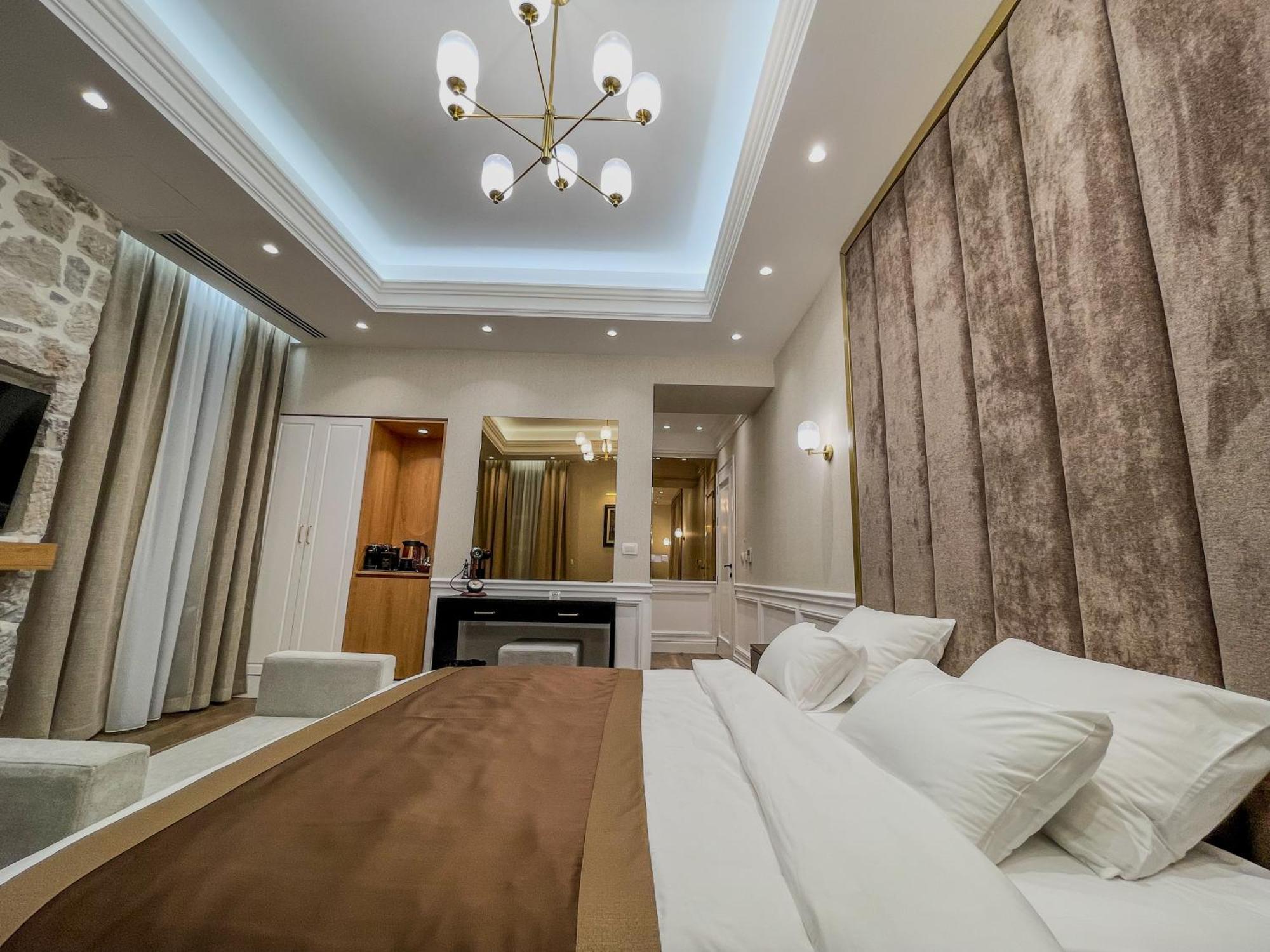 Hive Luxury Suites By Mn Property 코토르 외부 사진