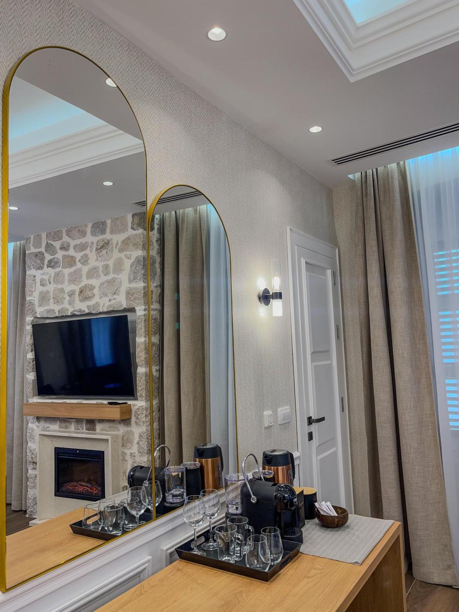 Hive Luxury Suites By Mn Property 코토르 외부 사진