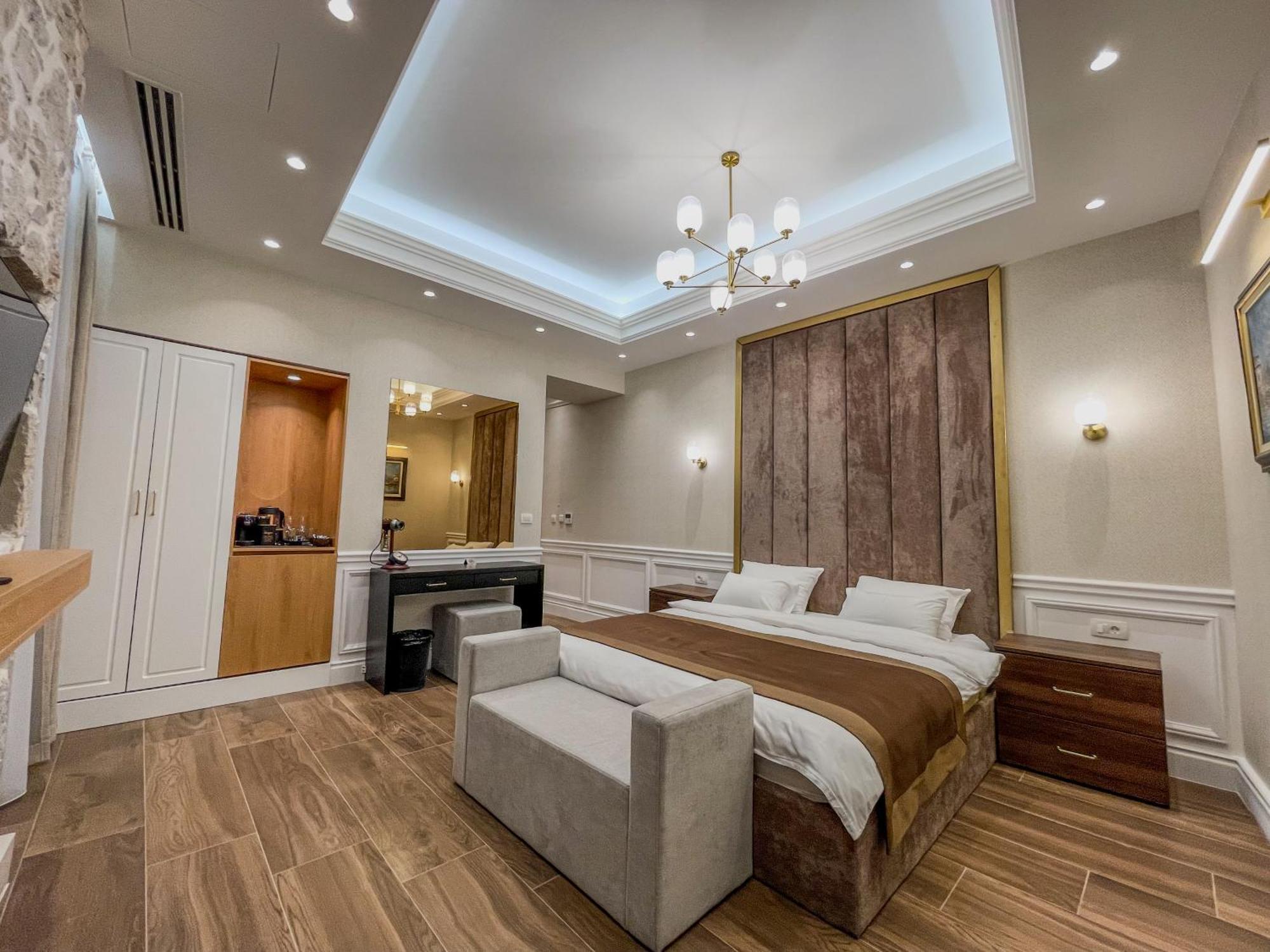 Hive Luxury Suites By Mn Property 코토르 외부 사진