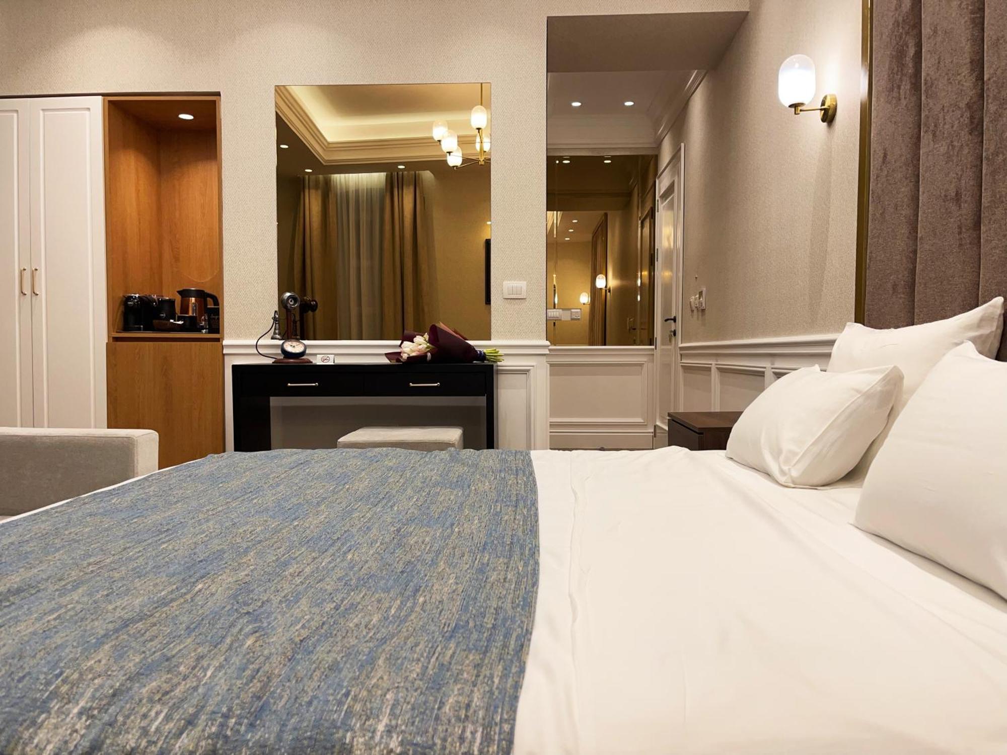 Hive Luxury Suites By Mn Property 코토르 외부 사진