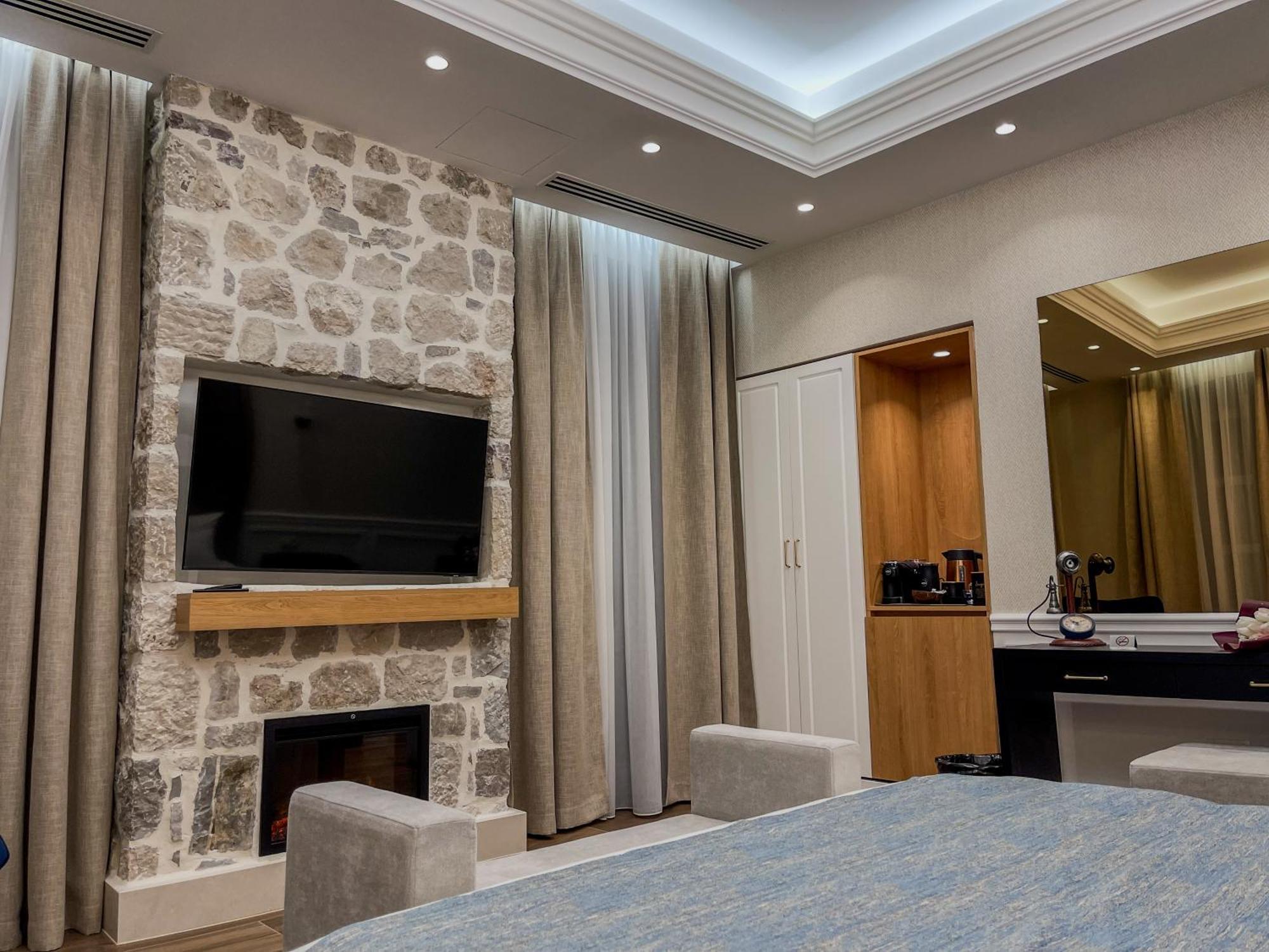 Hive Luxury Suites By Mn Property 코토르 외부 사진
